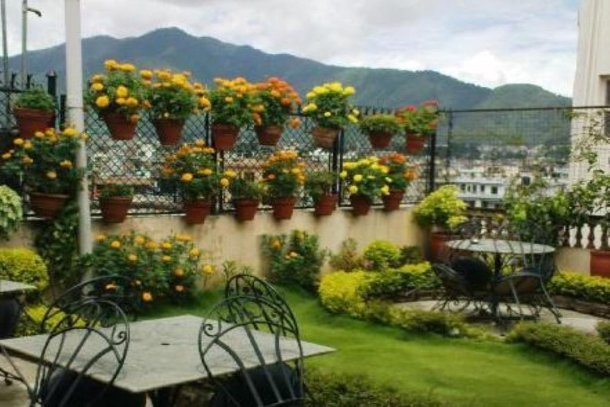 Tibet Peace Guest House Катманду Экстерьер фото